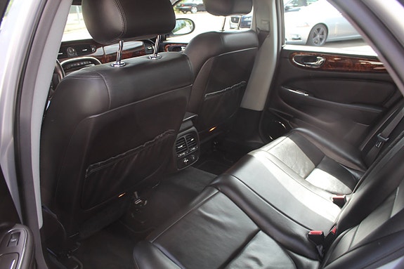 Jaguar XJ 7 of 9