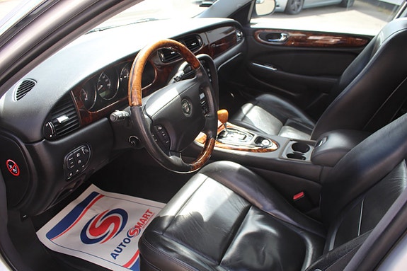 Jaguar XJ 6 of 9