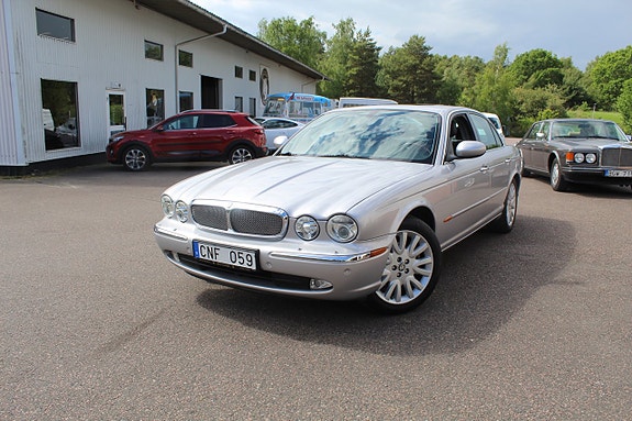 Jaguar XJ