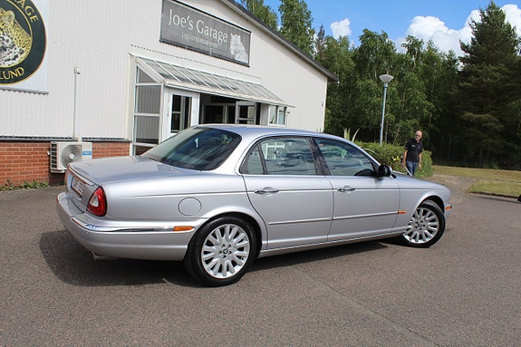 Jaguar XJ 3 of 9