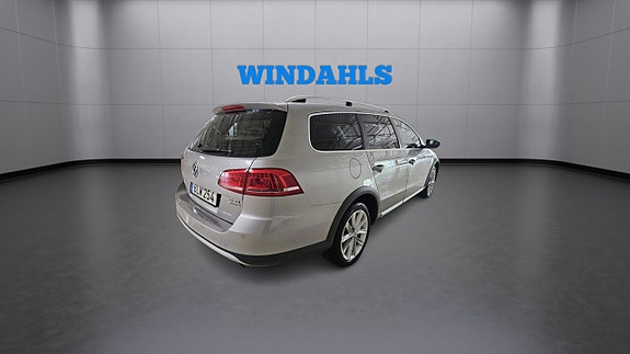 Volkswagen Passat Alltrack 3 of 5