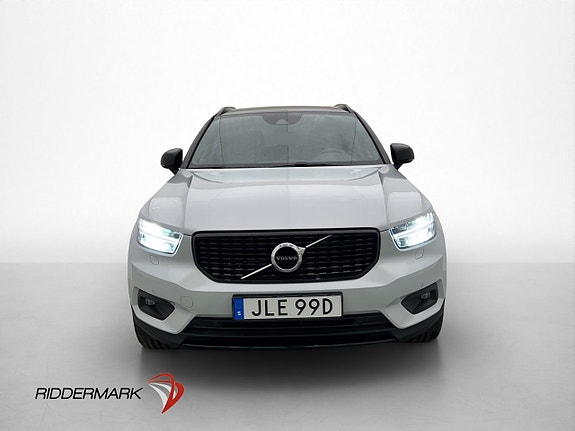 Volvo XC40 2 of 5
