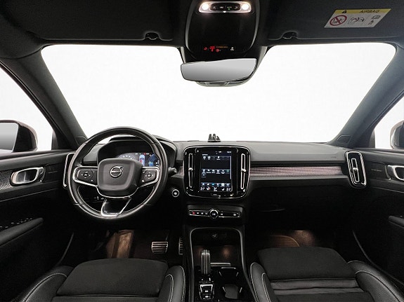 Volvo XC40 12 of 30