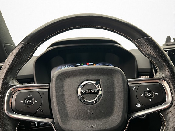 Volvo XC40 13 of 30