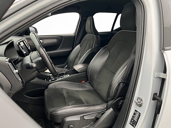Volvo XC40 10 of 30