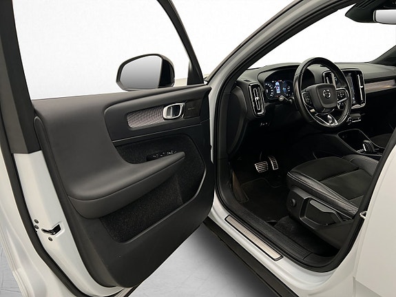 Volvo XC40 9 of 30