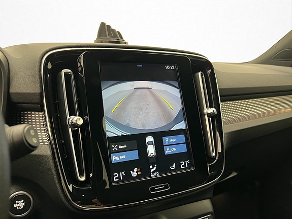 Volvo XC40 14 of 30