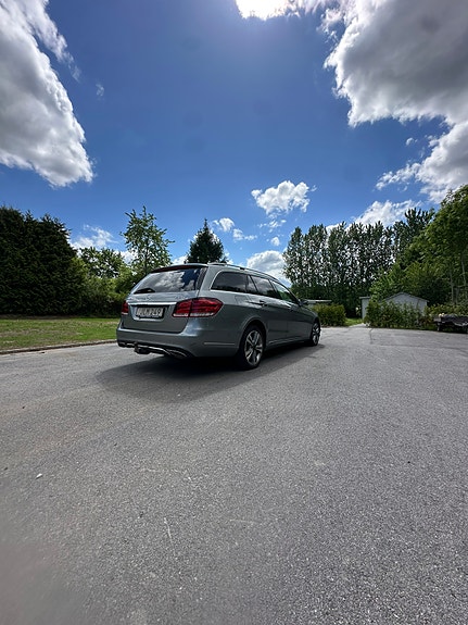 Mercedes-Benz E250 5 of 5