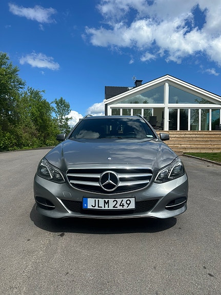 Mercedes-Benz E250 3 of 5