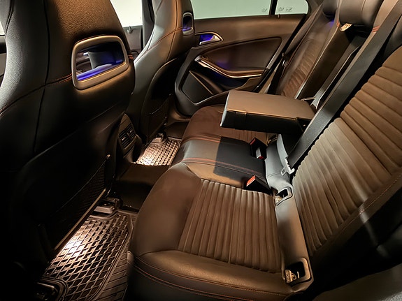 Mercedes-Benz CLA220 4 of 5