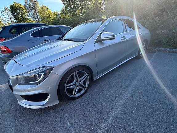 Mercedes-Benz CLA220 2 of 5