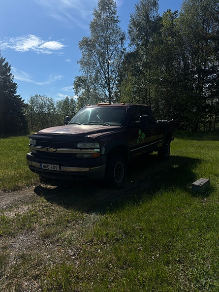 Chevrolet Silverado 2500 2 of 5