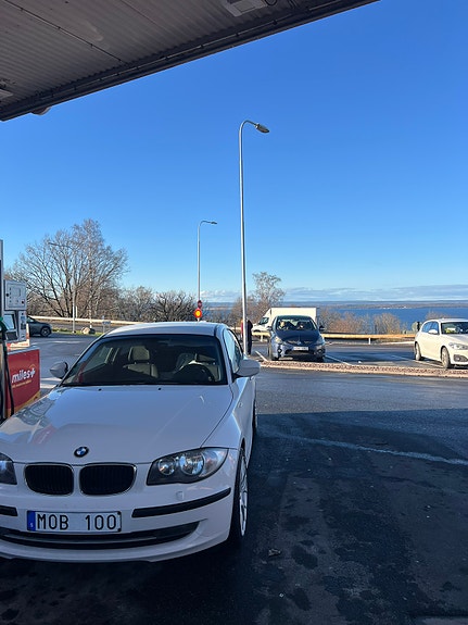 BMW 118d 3 of 5