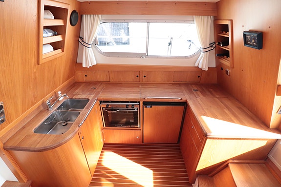 Nimbus Commander Trawler 37 20 of 30