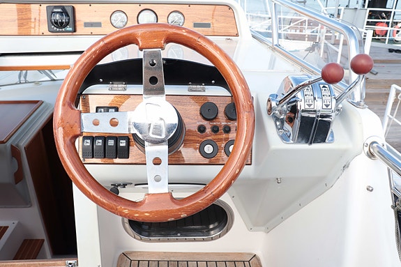 Nimbus Commander Trawler 37 15 of 30