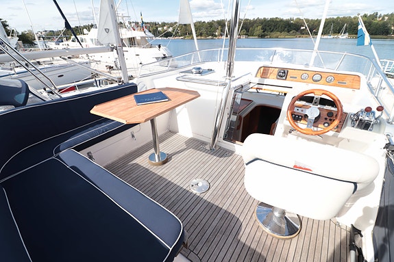 Nimbus Commander Trawler 37 10 of 30