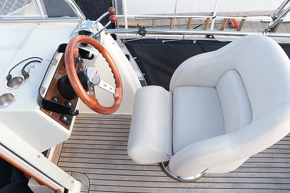 Nimbus Commander Trawler 37 14 of 30