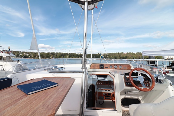 Nimbus Commander Trawler 37 11 of 30
