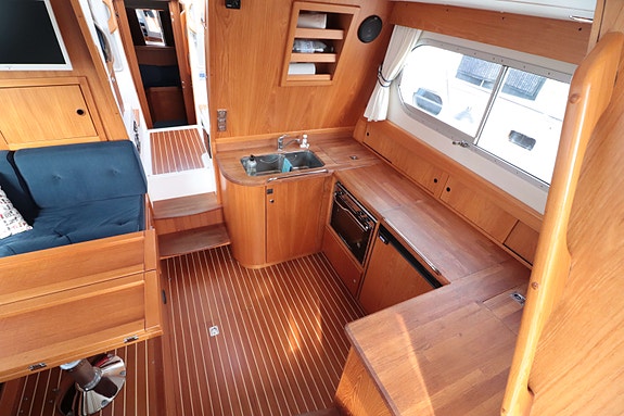 Nimbus Commander Trawler 37 18 of 30
