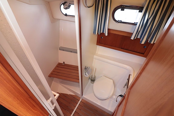 Nimbus Commander Trawler 37 26 of 30