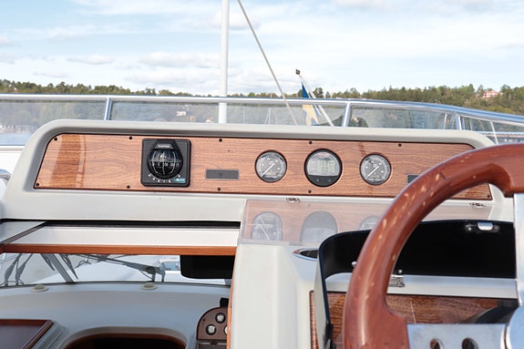 Nimbus Commander Trawler 37 16 of 30