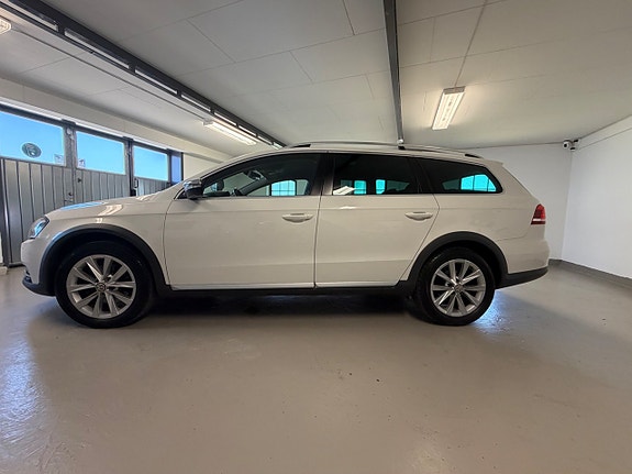 Volkswagen Passat Alltrack 4 of 5
