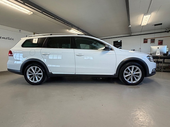Volkswagen Passat Alltrack 3 of 5