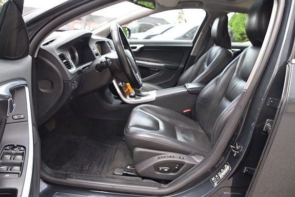 Volvo V60 8 of 27