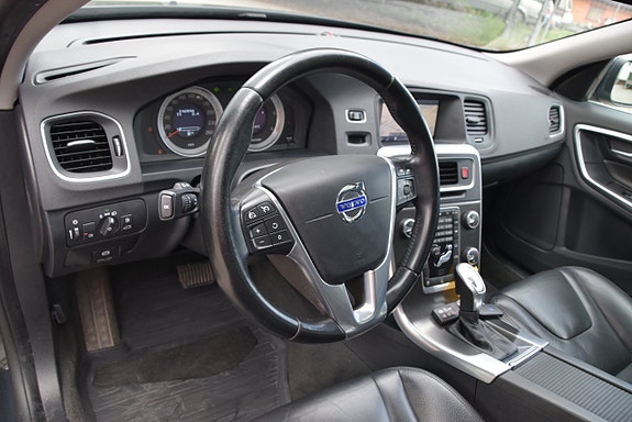 Volvo V60 18 of 27