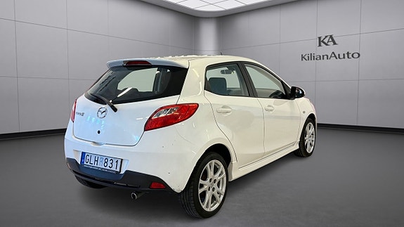 Mazda 2 3 of 5