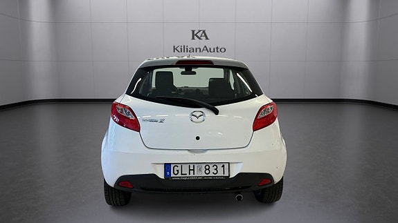 Mazda 2 4 of 5