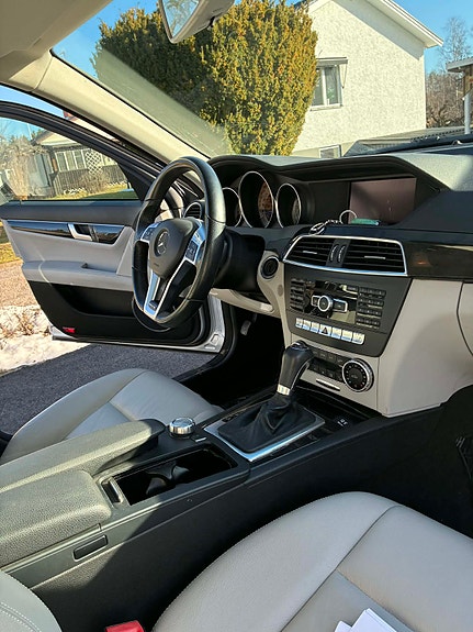 Mercedes-Benz C200 5 of 5