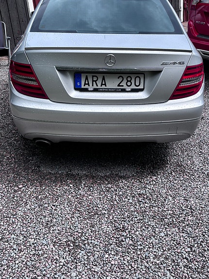 Mercedes-Benz C200 2 of 5