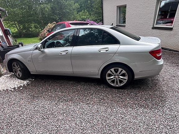 Mercedes-Benz C200 3 of 5