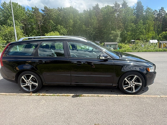 Volvo V50 2 of 14