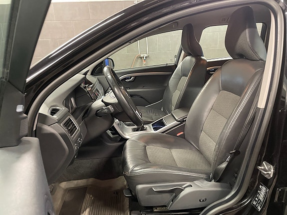 Volvo V70 9 of 14
