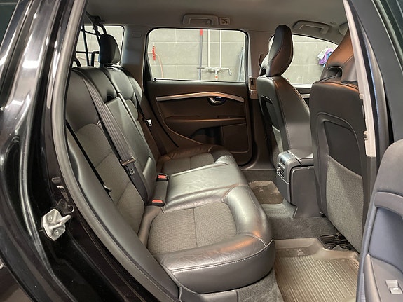 Volvo V70 12 of 14