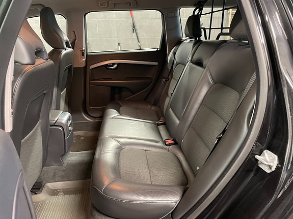 Volvo V70 11 of 14
