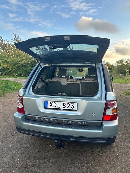 Land Rover Range Rover Sport 4 of 10