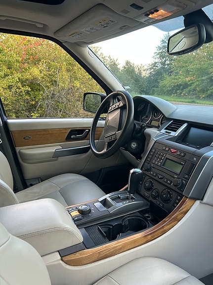 Land Rover Range Rover Sport 8 of 10