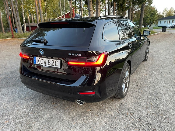 BMW 330e 3 of 25
