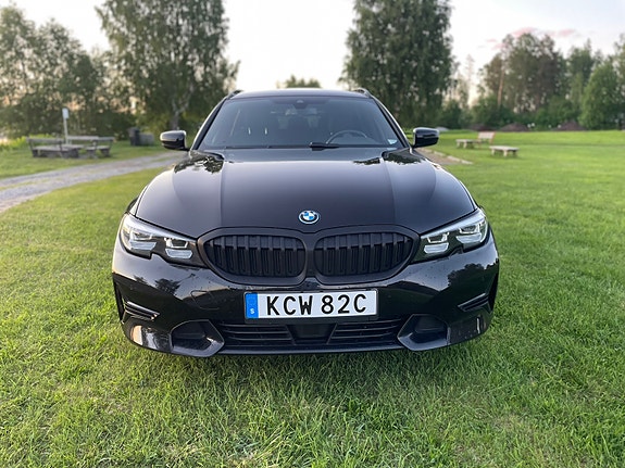 BMW 330e 5 of 5