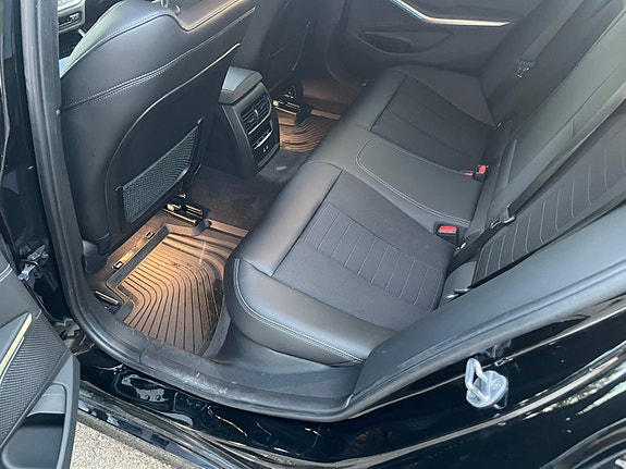 BMW 330e 17 of 25