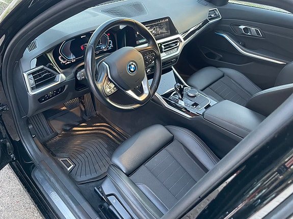 BMW 330e 16 of 25