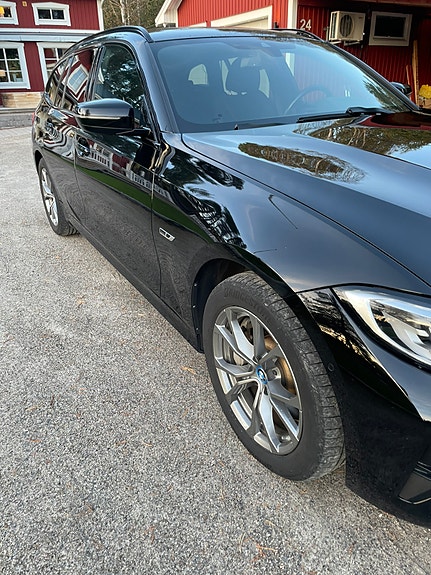 BMW 330e 13 of 25
