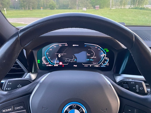 BMW 330e 20 of 25