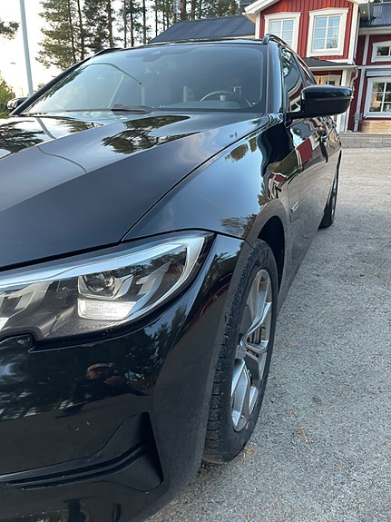 BMW 330e 12 of 25
