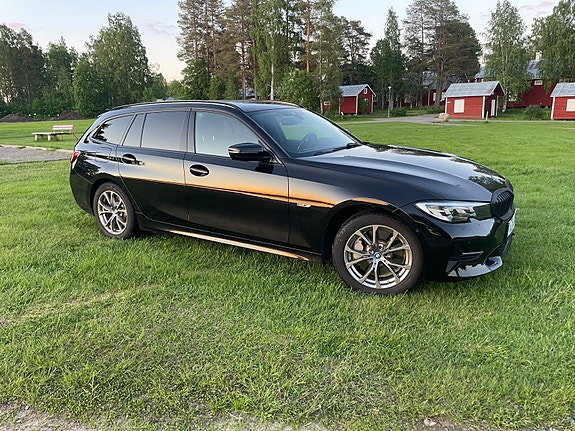 BMW 330e 2 of 5