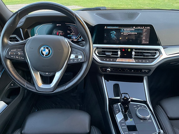 BMW 330e 21 of 25