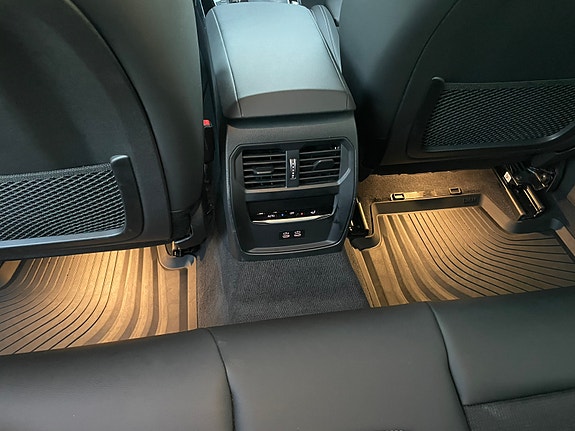 BMW 330e 18 of 25